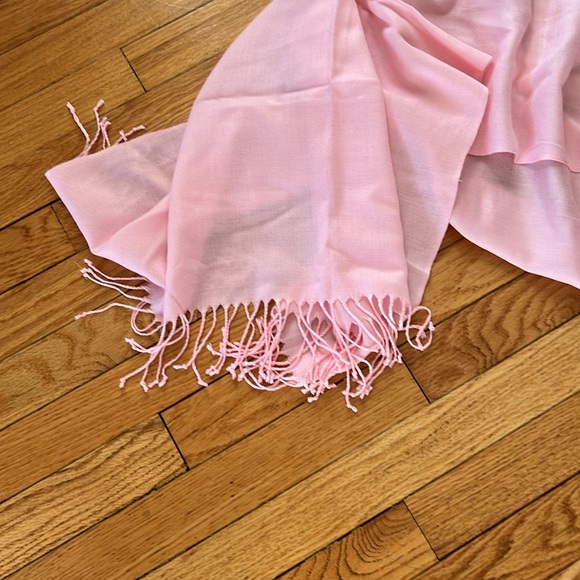 NWOT Pink Pashmina Scarf Cashmere Silk Fringe Italy New never worn - Picture 4 of 5